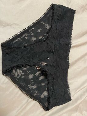 Victoria's Secret Black Lace Hipster Panty new with tag